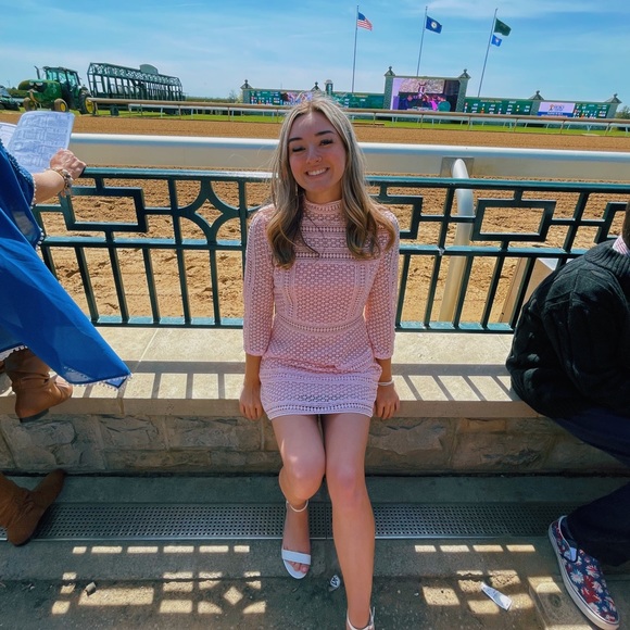 Meet your Posher, Reaghan - Picture 2 of 2